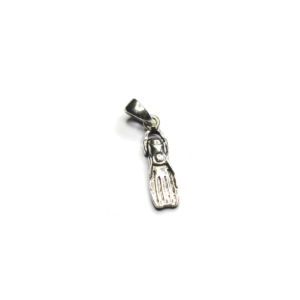Quattro Fin Pendant